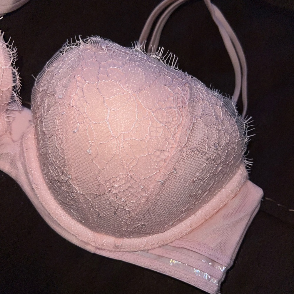 NWOT Victoria's Secret Light Pink Lace Bra - Picture 2 of 3